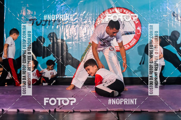 Buy your photos of the eventApresenta��o de Capoeira e Ju Jitsu 2019 on Fotop