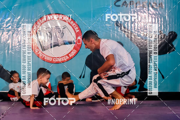 Buy your photos of the eventApresenta��o de Capoeira e Ju Jitsu 2019 on Fotop