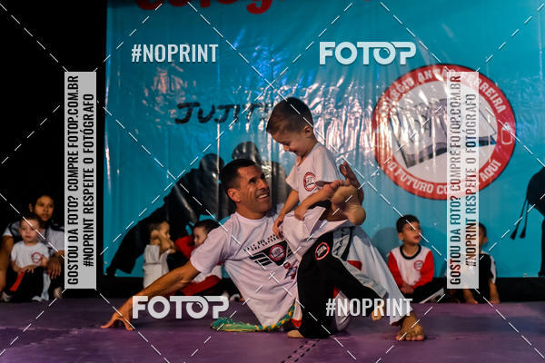 Buy your photos of the eventApresenta��o de Capoeira e Ju Jitsu 2019 on Fotop