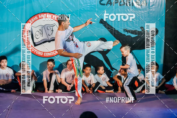 Buy your photos of the eventApresenta��o de Capoeira e Ju Jitsu 2019 on Fotop
