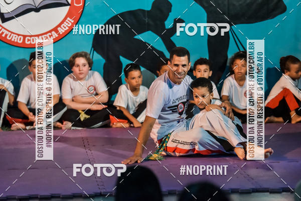 Buy your photos of the eventApresenta��o de Capoeira e Ju Jitsu 2019 on Fotop