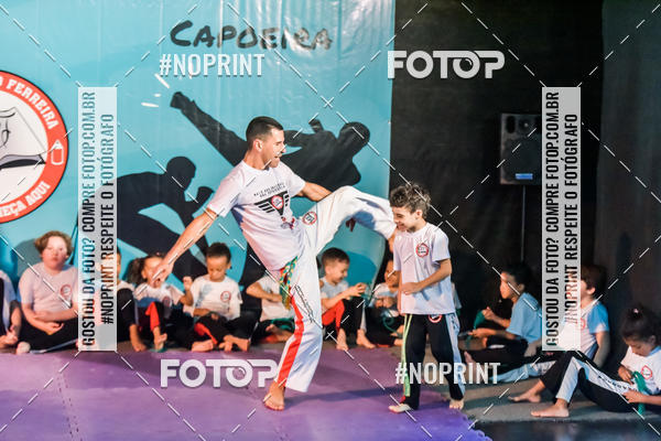 Buy your photos of the eventApresenta��o de Capoeira e Ju Jitsu 2019 on Fotop
