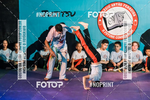 Buy your photos of the eventApresenta��o de Capoeira e Ju Jitsu 2019 on Fotop