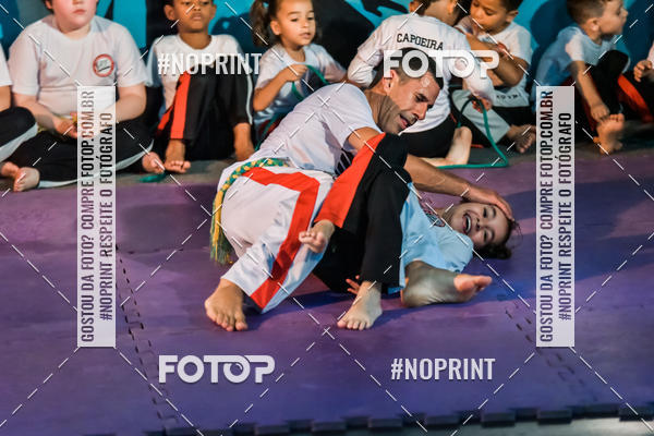 Buy your photos of the eventApresenta��o de Capoeira e Ju Jitsu 2019 on Fotop