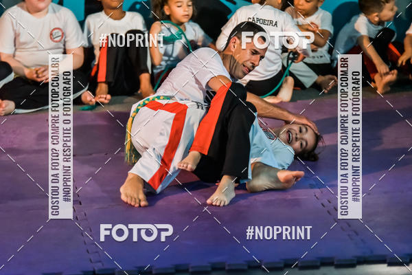 Buy your photos of the eventApresenta��o de Capoeira e Ju Jitsu 2019 on Fotop