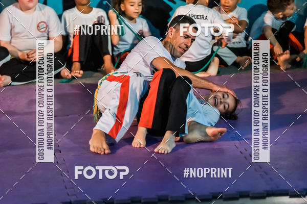 Buy your photos of the eventApresenta��o de Capoeira e Ju Jitsu 2019 on Fotop
