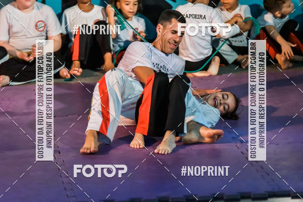 Buy your photos of the eventApresenta��o de Capoeira e Ju Jitsu 2019 on Fotop