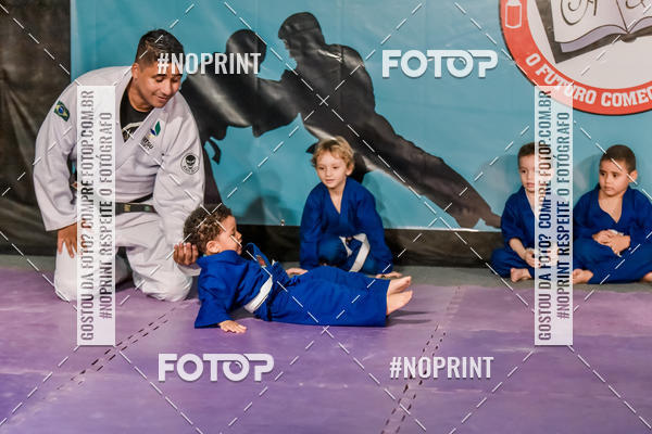Buy your photos of the eventApresenta��o de Capoeira e Ju Jitsu 2019 on Fotop