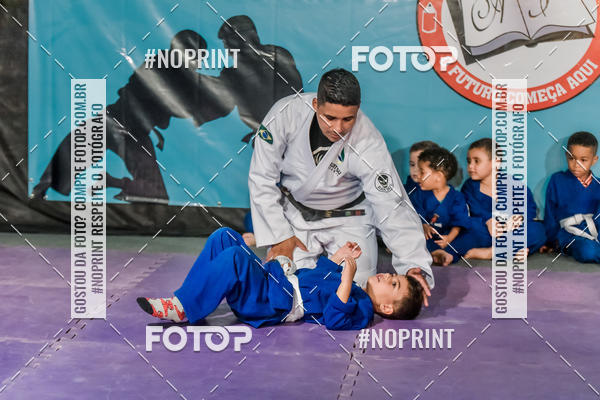 Buy your photos of the eventApresenta��o de Capoeira e Ju Jitsu 2019 on Fotop