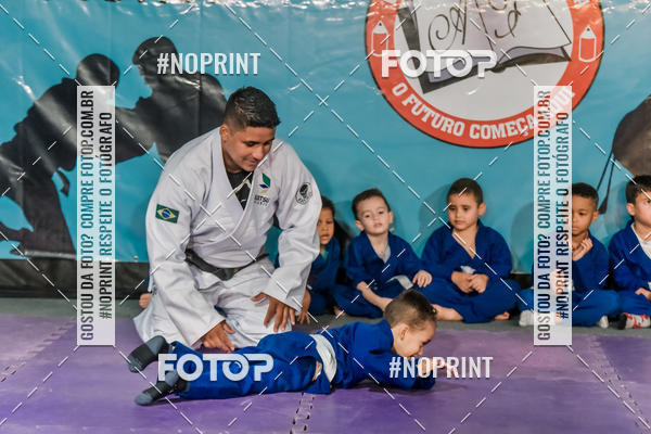 Buy your photos of the eventApresenta��o de Capoeira e Ju Jitsu 2019 on Fotop