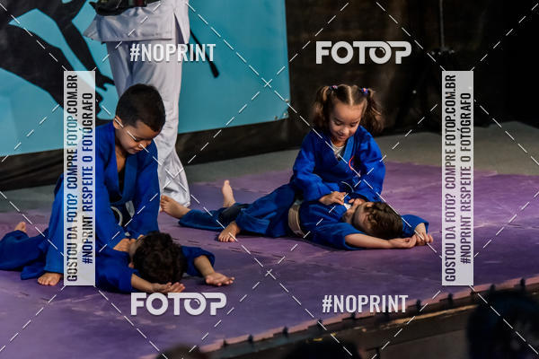 Buy your photos of the eventApresenta��o de Capoeira e Ju Jitsu 2019 on Fotop