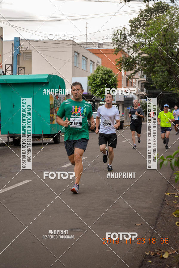 Compre as suas fotos do eventoCircuito de corrida fecam integrado night run no Fotop