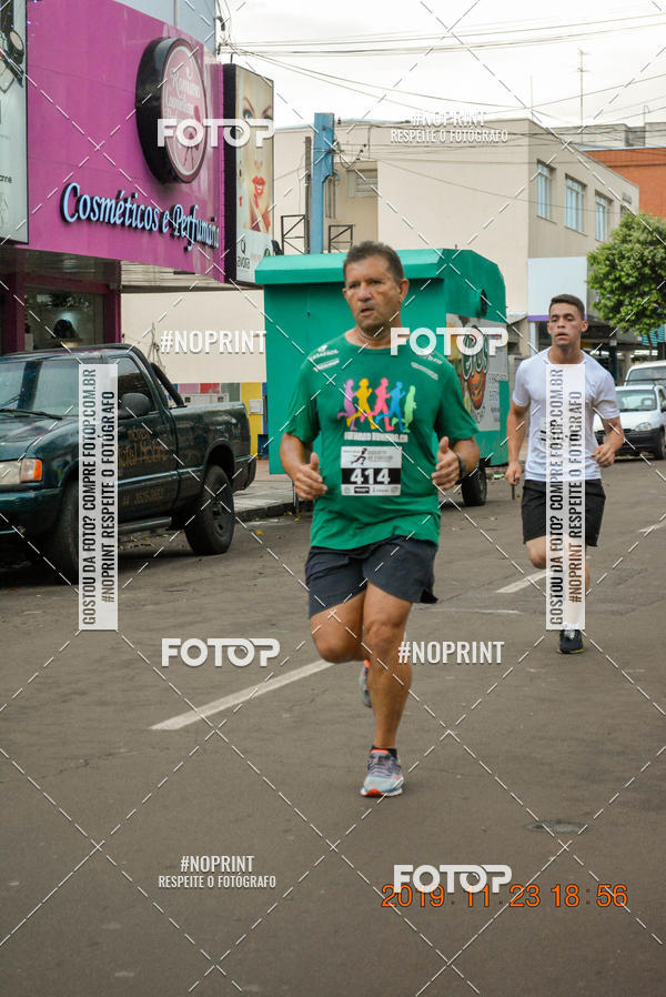 Compre as suas fotos do eventoCircuito de corrida fecam integrado night run no Fotop