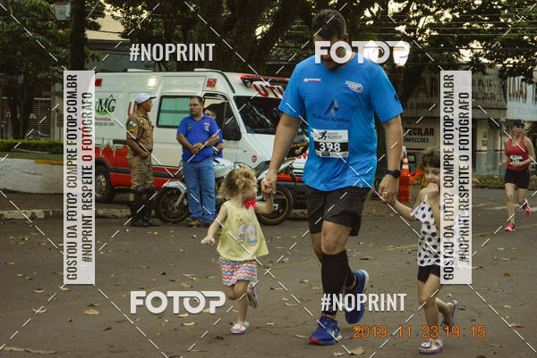 Compre as suas fotos do eventoCircuito de corrida fecam integrado night run no Fotop