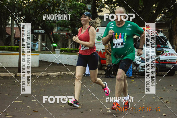 Compre as suas fotos do eventoCircuito de corrida fecam integrado night run no Fotop
