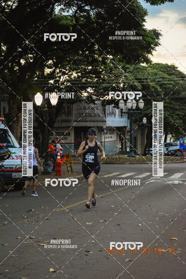 Compre as suas fotos do eventoCircuito de corrida fecam integrado night run no Fotop