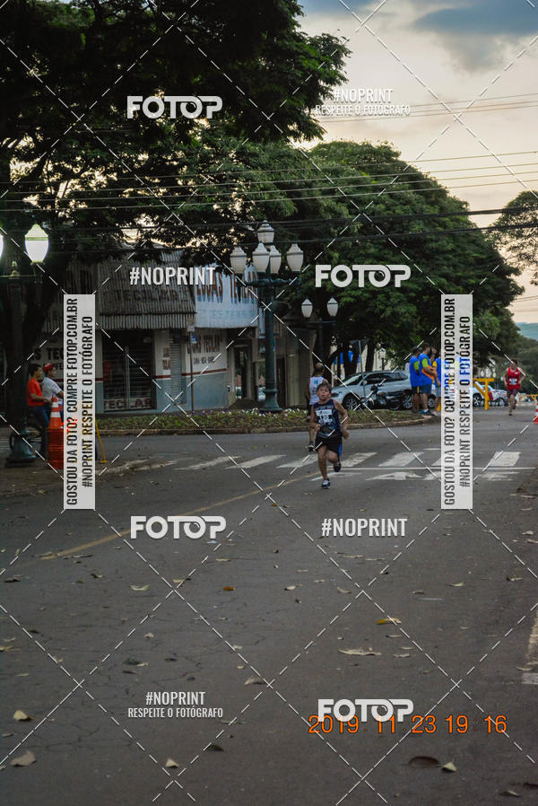 Compre as suas fotos do eventoCircuito de corrida fecam integrado night run no Fotop