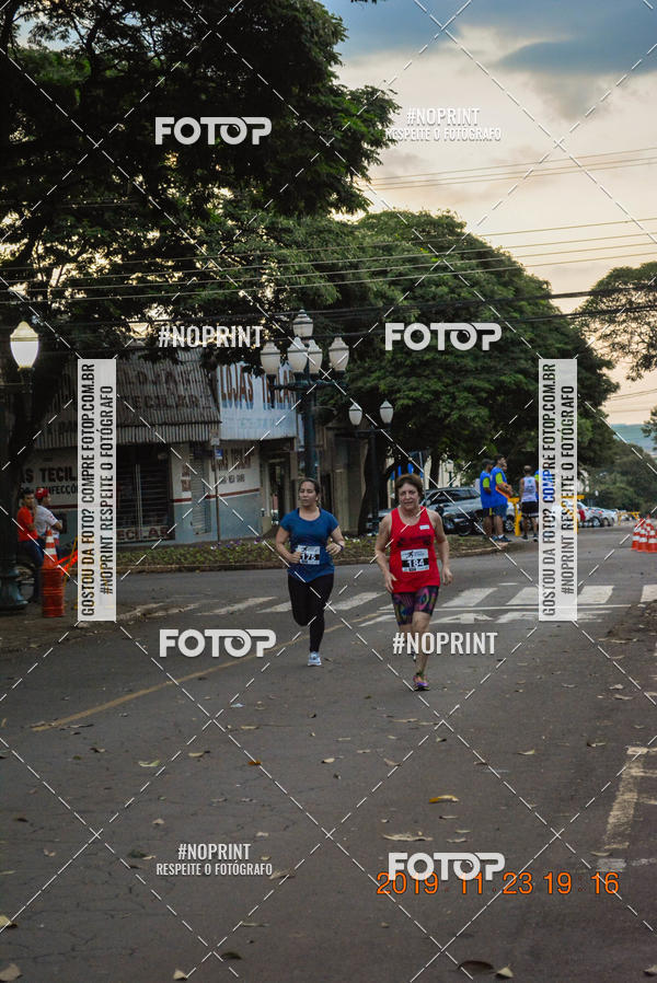 Compre as suas fotos do eventoCircuito de corrida fecam integrado night run no Fotop