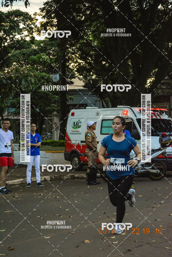 Compre as suas fotos do eventoCircuito de corrida fecam integrado night run no Fotop