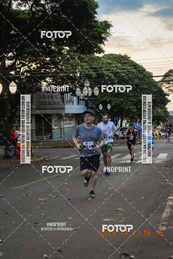 Compre as suas fotos do eventoCircuito de corrida fecam integrado night run no Fotop