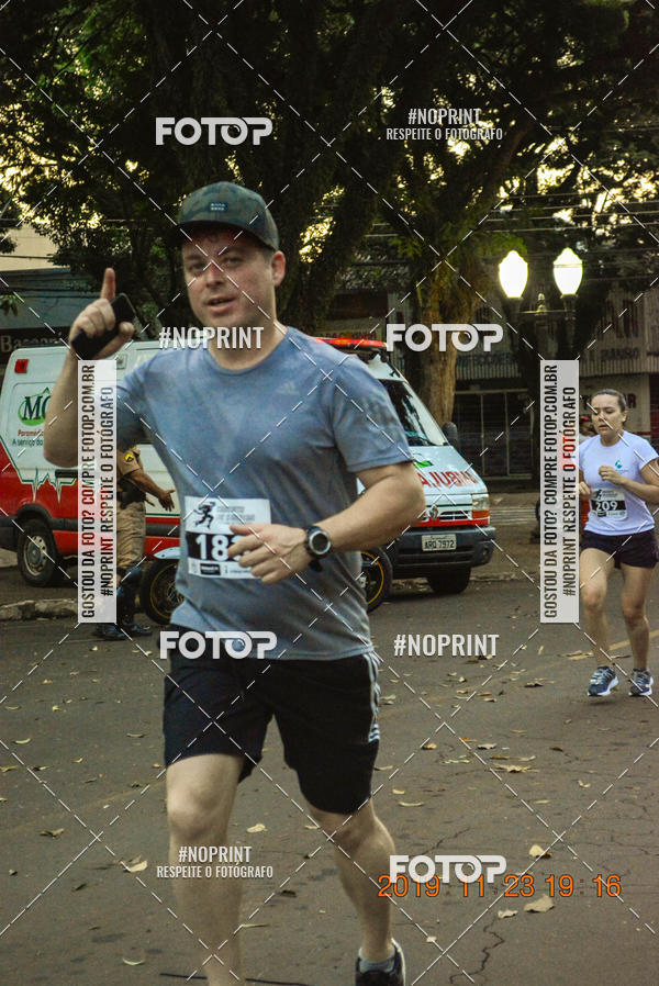 Compre as suas fotos do eventoCircuito de corrida fecam integrado night run no Fotop