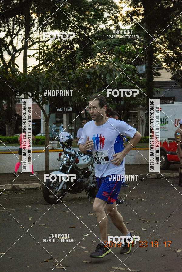 Compre as suas fotos do eventoCircuito de corrida fecam integrado night run no Fotop