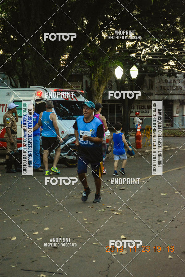 Compre as suas fotos do eventoCircuito de corrida fecam integrado night run no Fotop