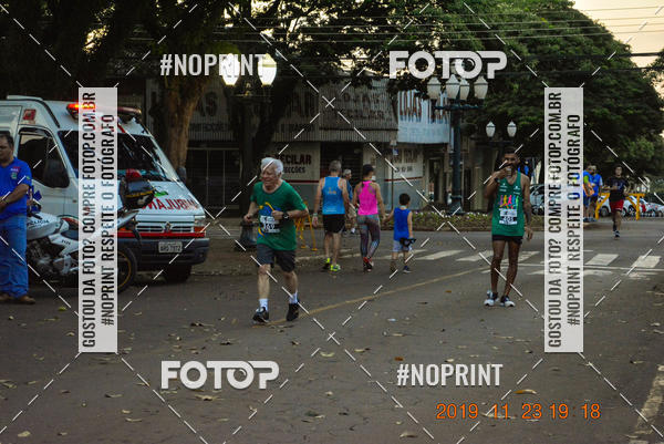 Compre as suas fotos do eventoCircuito de corrida fecam integrado night run no Fotop