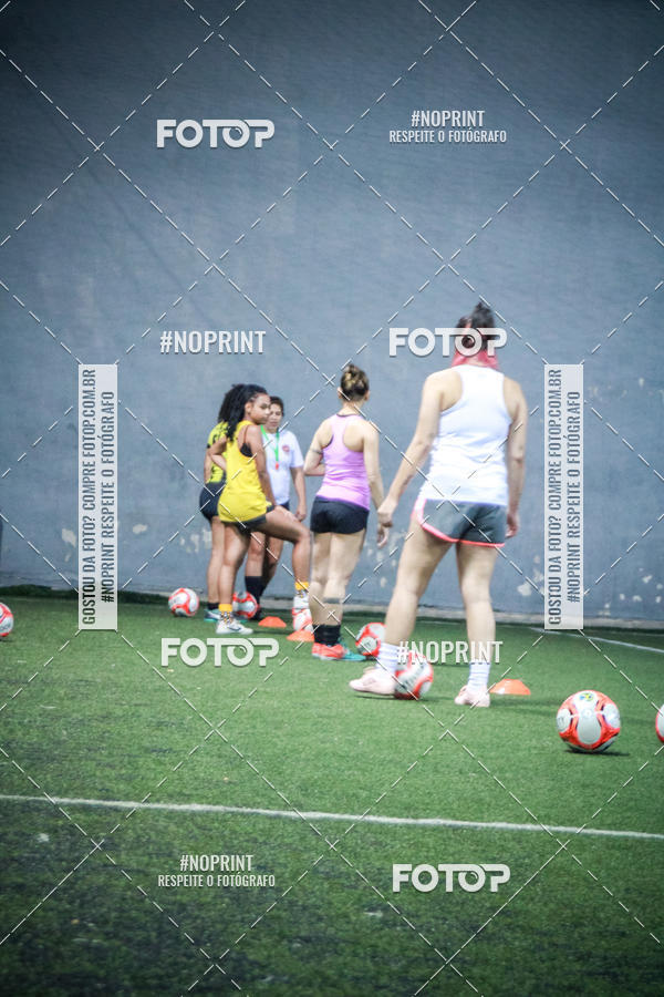 Compre as suas fotos do eventoLan�amento Escola de Futebol Lobas Academy no Fotop