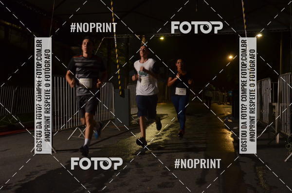 Buy your photos of the eventELITE NIGTH RUNNERS on Fotop