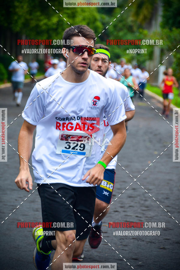 Buy your photos of the eventCorrida de Natal do Clube de Regatas on Fotop