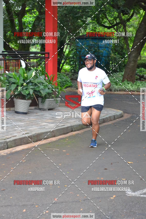Buy your photos of the eventCorrida de Natal do Clube de Regatas on Fotop
