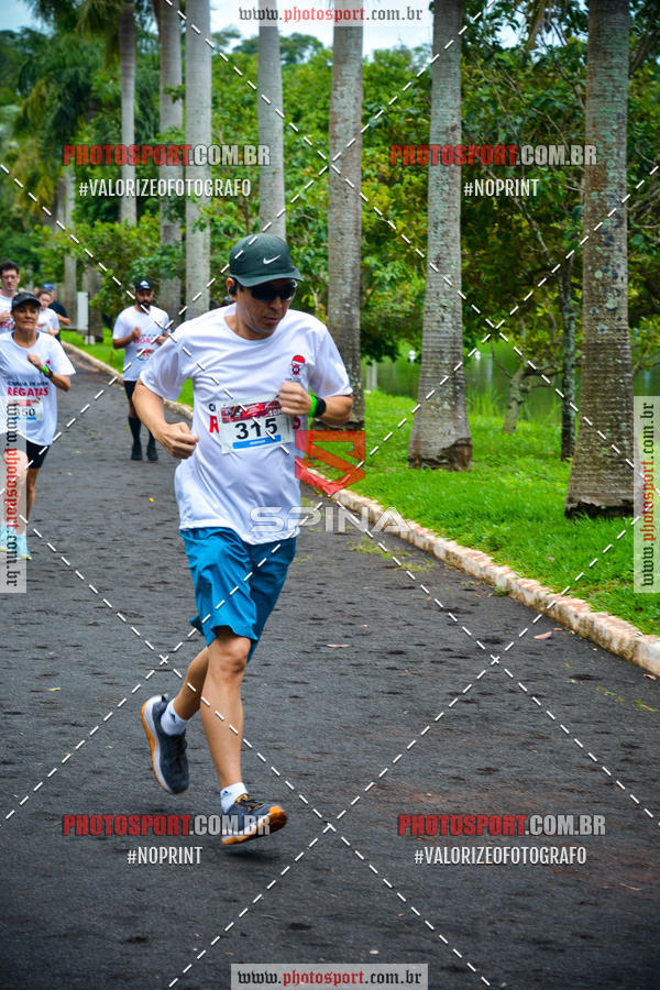 Buy your photos of the eventCorrida de Natal do Clube de Regatas on Fotop