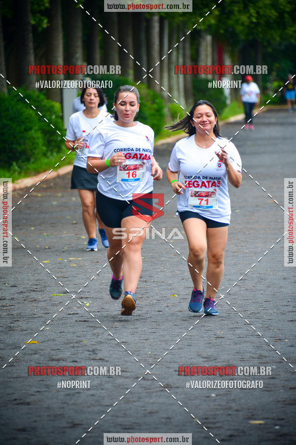 Buy your photos of the eventCorrida de Natal do Clube de Regatas on Fotop