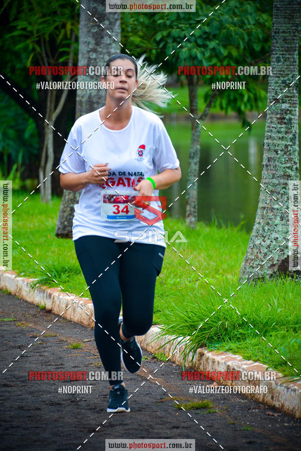 Buy your photos of the eventCorrida de Natal do Clube de Regatas on Fotop