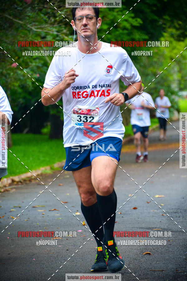 Buy your photos of the eventCorrida de Natal do Clube de Regatas on Fotop