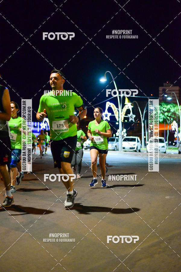 Compra tus fotos del evento5 Corrida Noturna Unimed Cascavel En Fotop