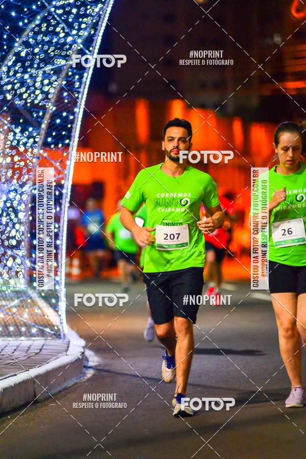 Achetez vos photos de l'vnement5 Corrida Noturna Unimed Cascavel sur Fotop