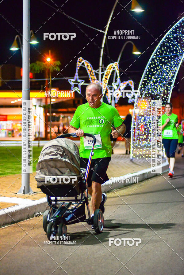 Achetez vos photos de l'vnement5 Corrida Noturna Unimed Cascavel sur Fotop