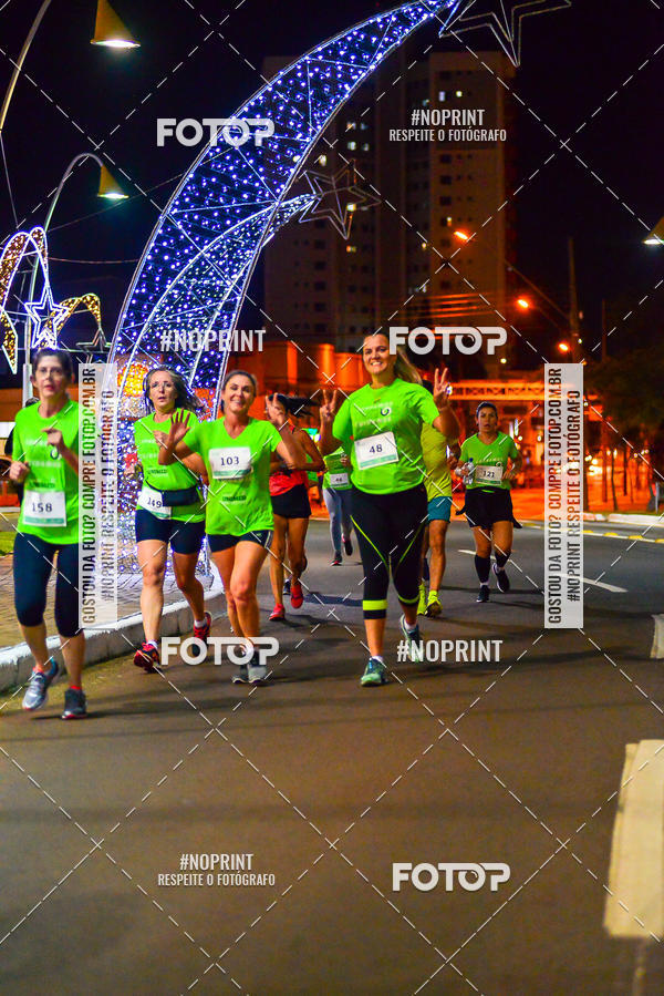 Achetez vos photos de l'vnement5 Corrida Noturna Unimed Cascavel sur Fotop