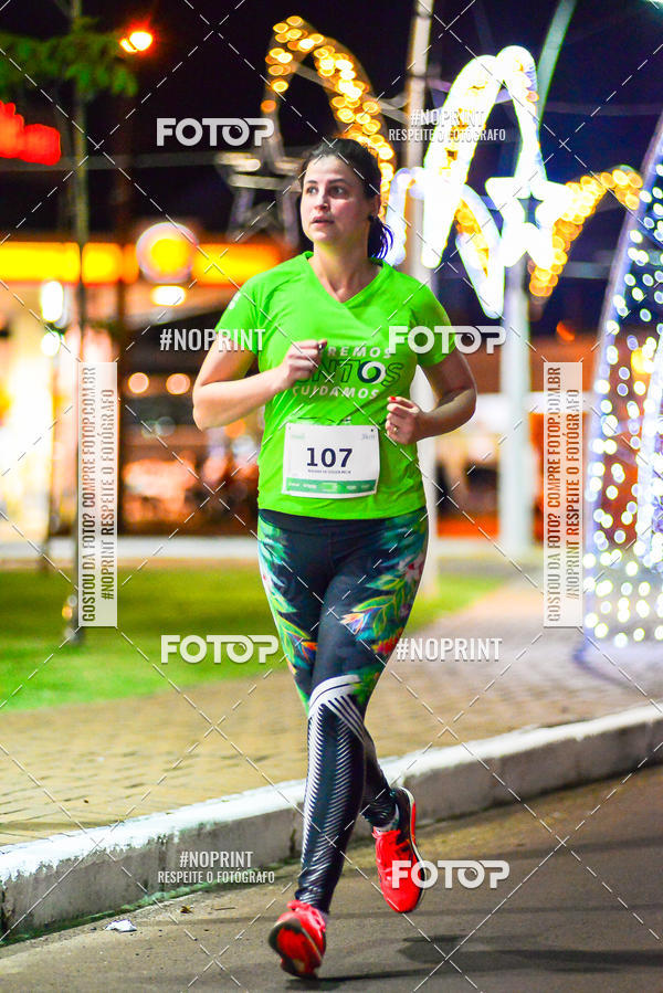 Achetez vos photos de l'vnement5 Corrida Noturna Unimed Cascavel sur Fotop