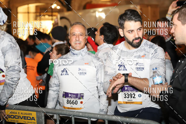 Buy your photos of the eventS�o Silvestre Porto 2019 on Fotop