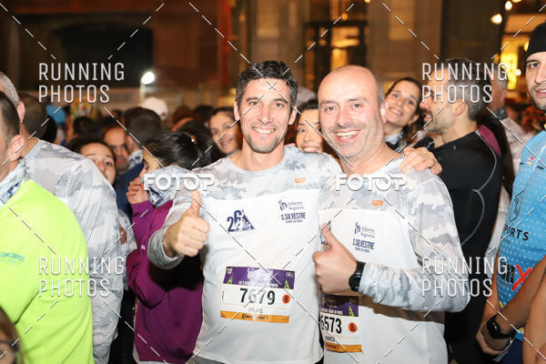 Buy your photos of the eventS�o Silvestre Porto 2019 on Fotop