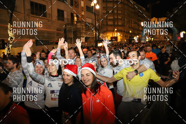 Buy your photos of the eventS�o Silvestre Porto 2019 on Fotop