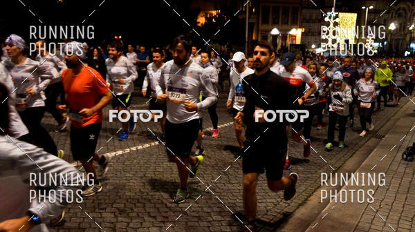 Buy your photos of the eventS�o Silvestre Porto 2019 on Fotop