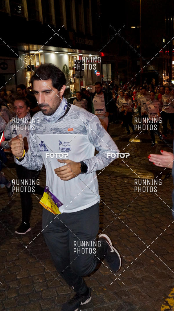 Buy your photos of the eventS�o Silvestre Porto 2019 on Fotop