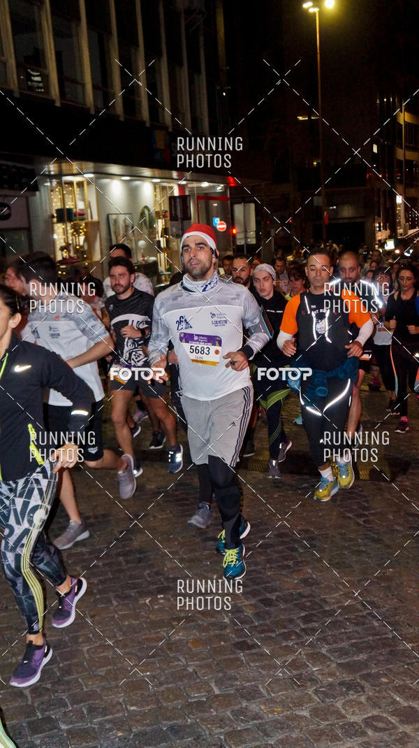 Buy your photos of the eventS�o Silvestre Porto 2019 on Fotop