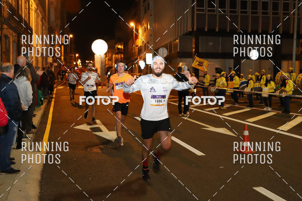 Buy your photos of the eventS�o Silvestre Porto 2019 on Fotop