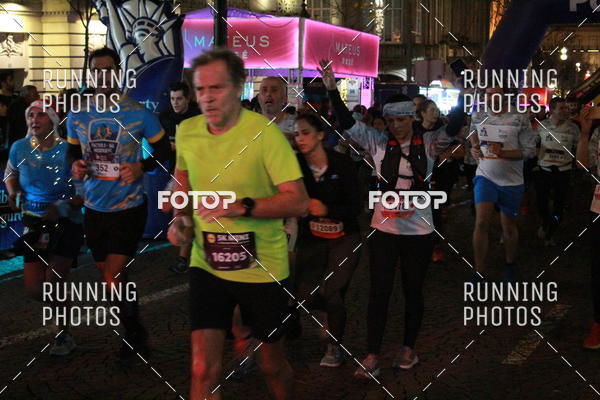 Buy your photos of the eventS�o Silvestre Porto 2019 on Fotop