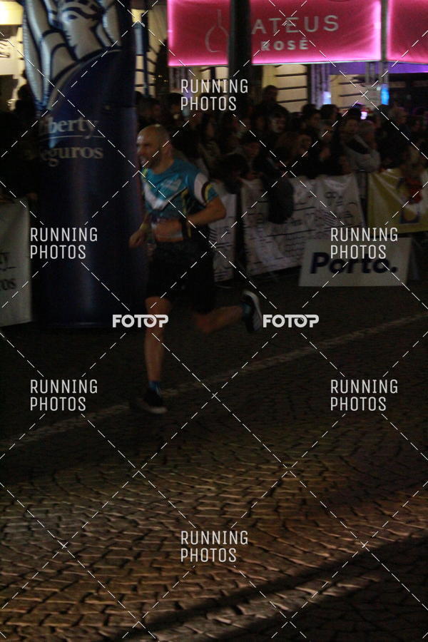 Buy your photos of the eventS�o Silvestre Porto 2019 on Fotop